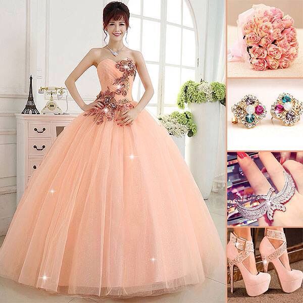 Vestido con accesorios